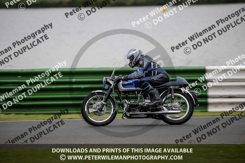 Vintage motorcycle club;eventdigitalimages;mallory park;mallory park trackday photographs;no limits trackdays;peter wileman photography;trackday digital images;trackday photos;vmcc festival 1000 bikes photographs